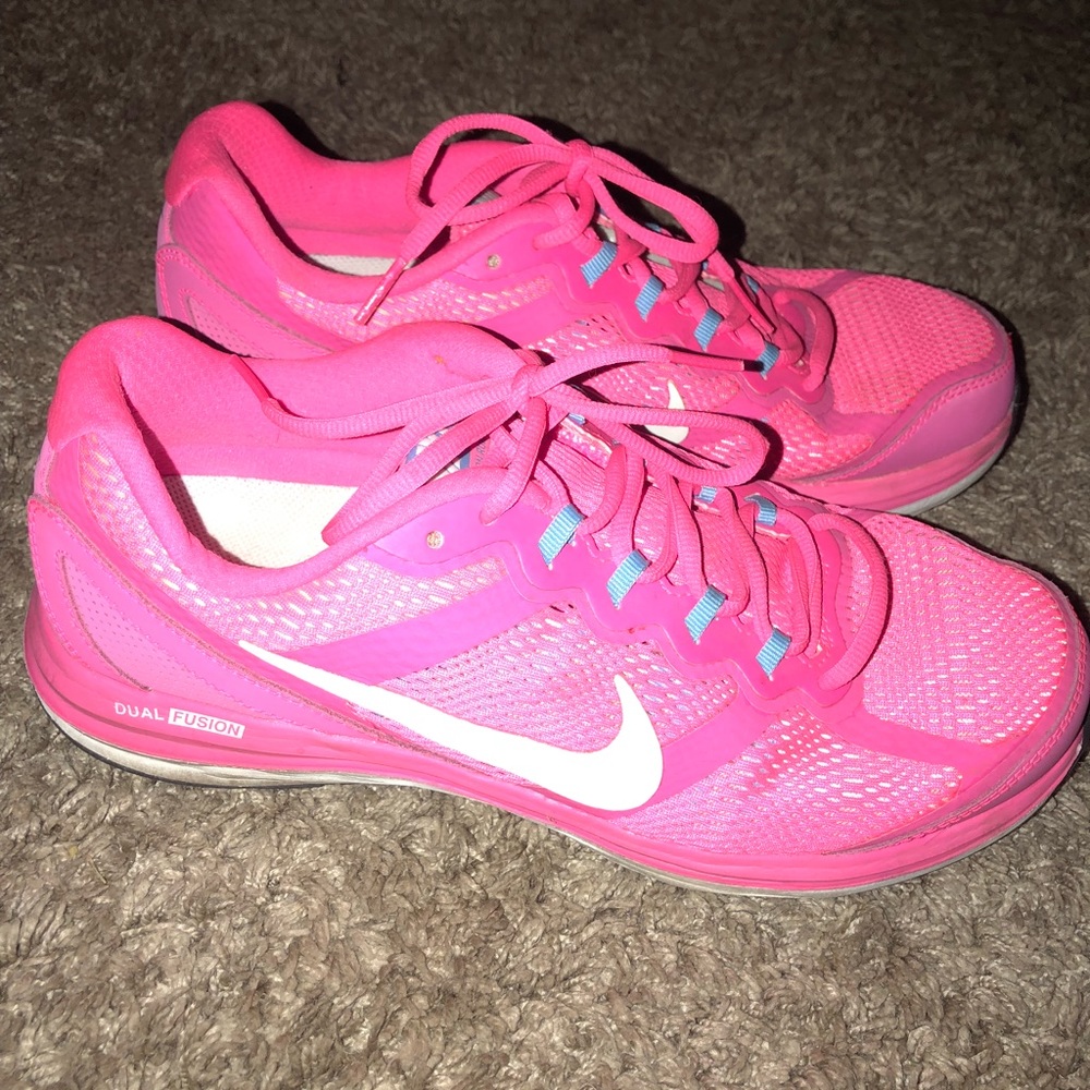 Nike hot pink fitsole dual fusion shoes